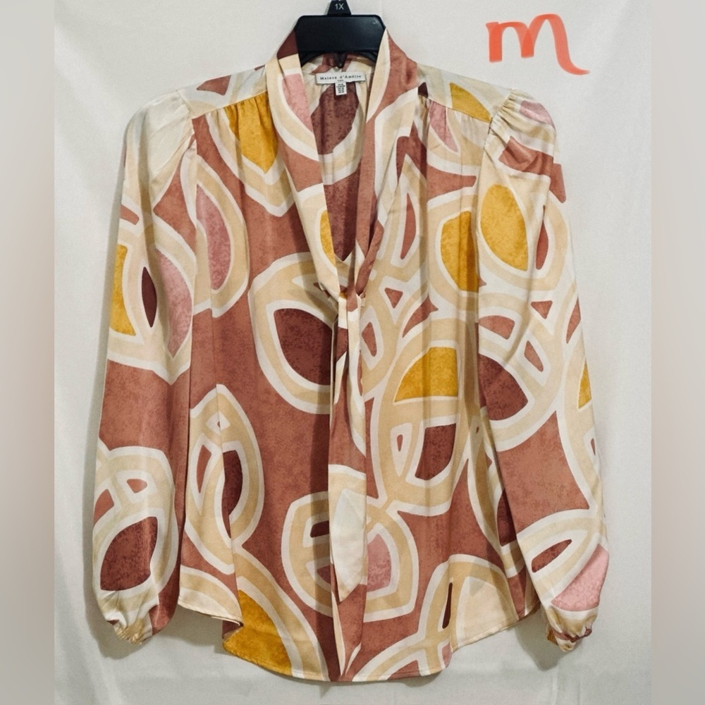 LADIES WHITE TOP WITH CHESTNUT, TAN & YELLOW DESIGNS